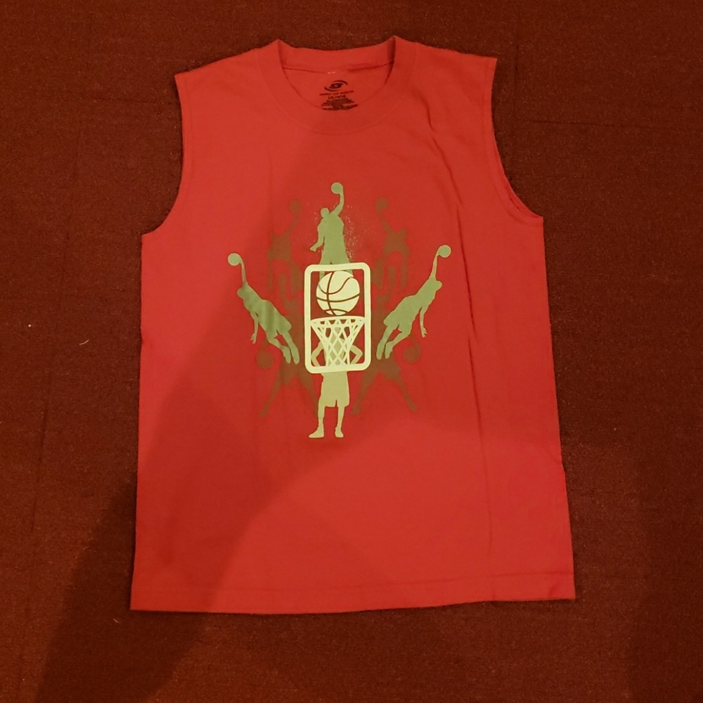 Sleeveless basketball tee shirt